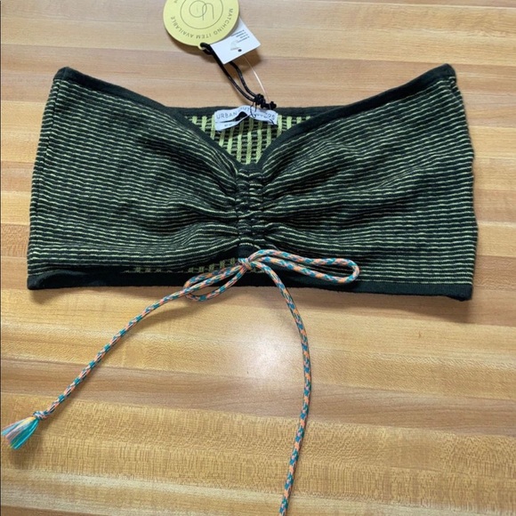 Knitted cropped top from Urban Outfitters brand new with tags - Picture 2 of 3